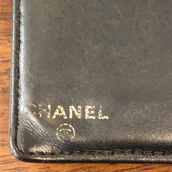 CHANEL Caviar Skin CC Logo Black Bifold Kiss Lock Wallet 3-1/2”x4-1/2” Authentic - Picture 15 of 17